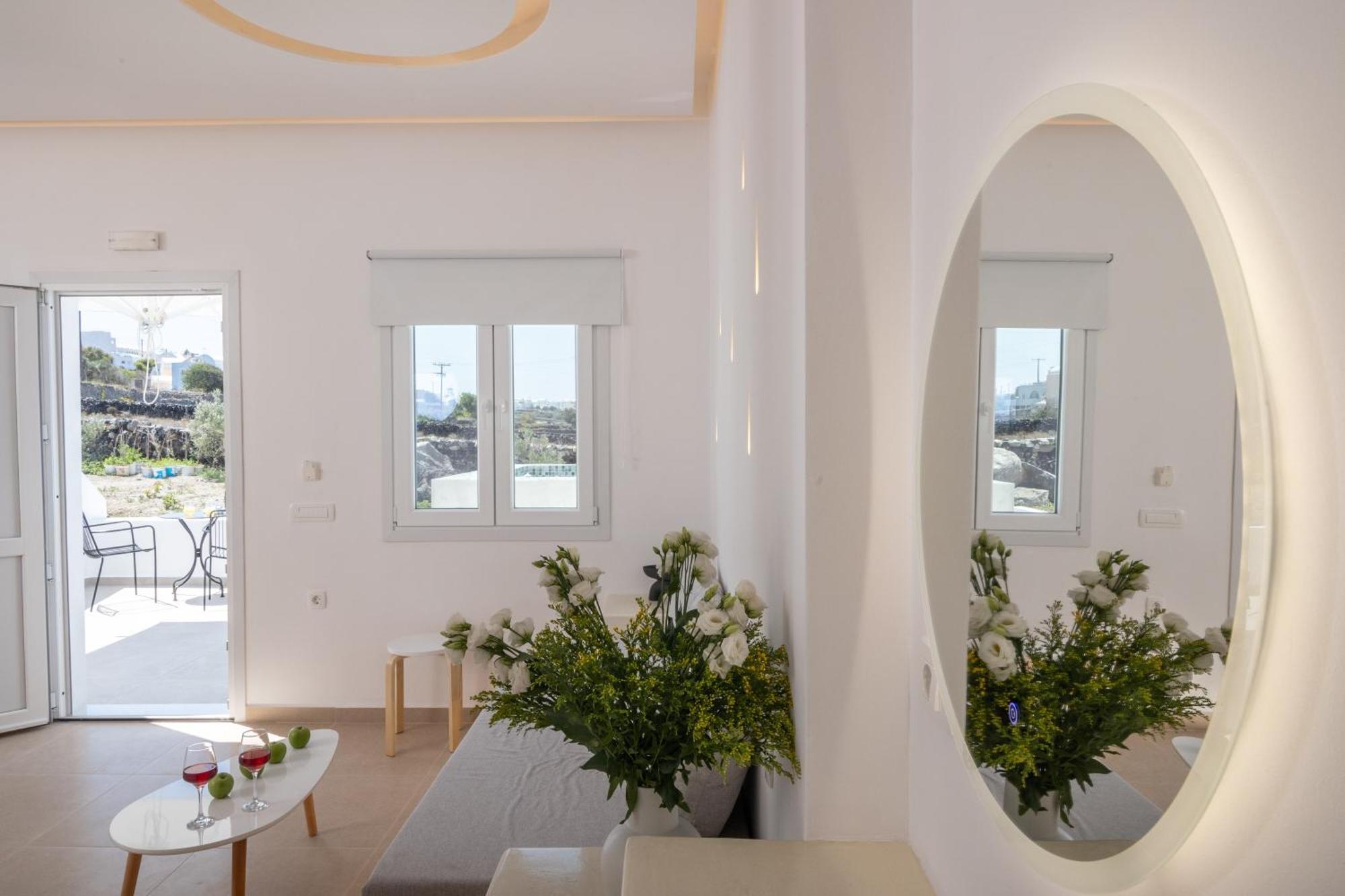 Theophrasti Suites Foinikiá Buitenkant foto