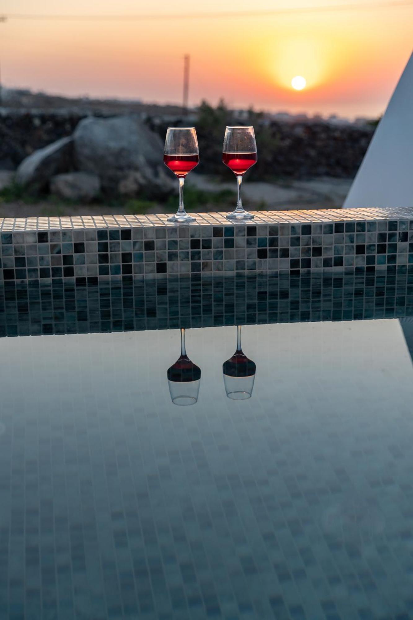 Theophrasti Suites Foinikiá Buitenkant foto