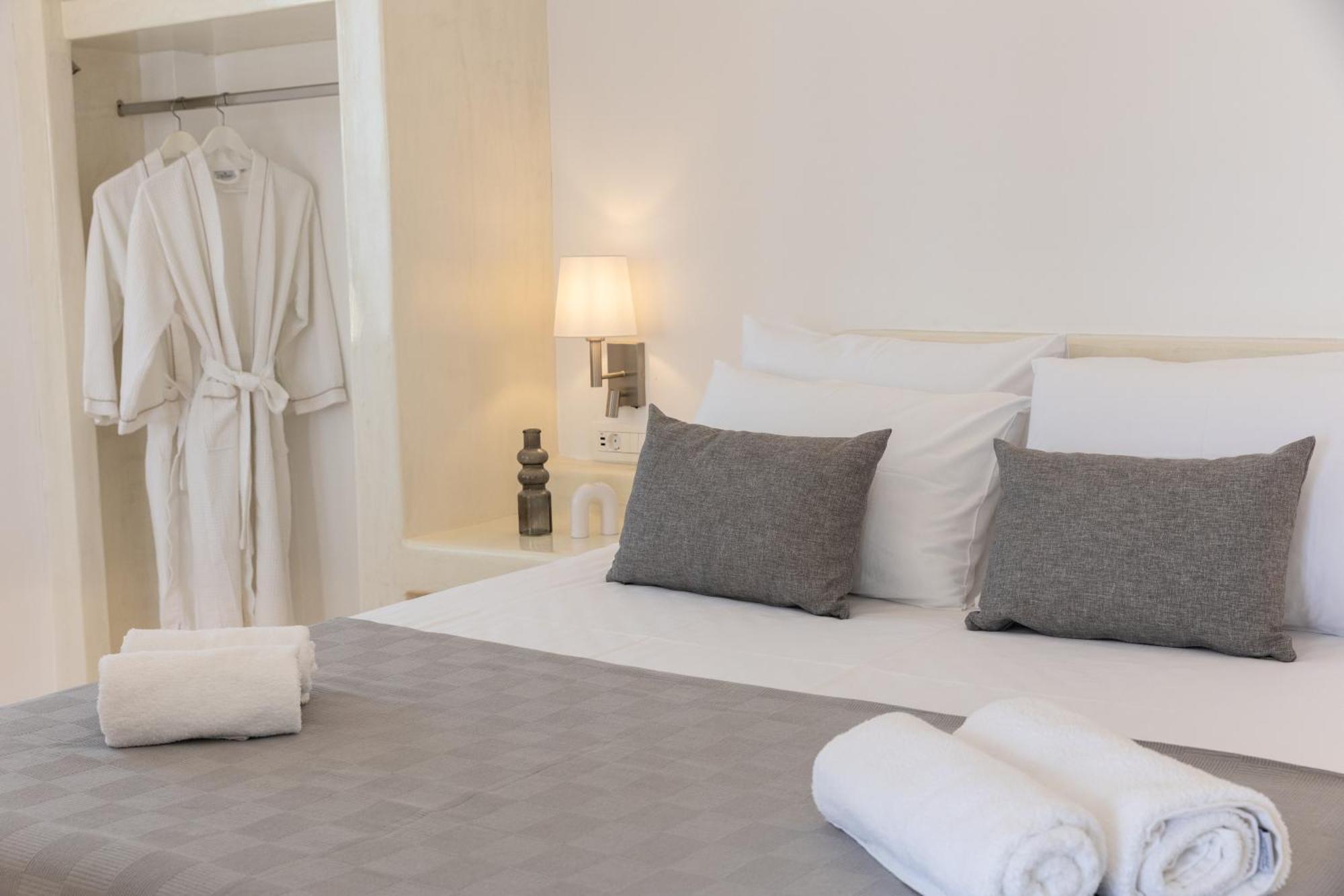 Theophrasti Suites Foinikiá Buitenkant foto